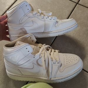 Jordan 1 mid triple white size 11